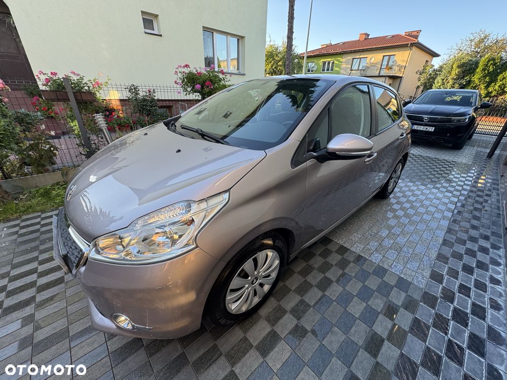 Peugeot 208 - 1