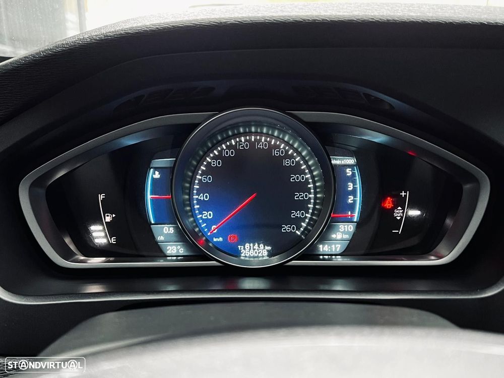 Volvo V40 1.6 D2 R-Design - 23