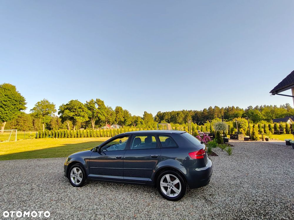 Audi A3 Sportback 1.6 Ambiente - 24