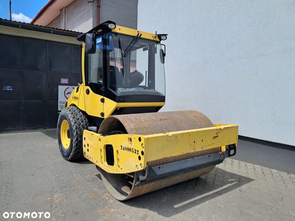 Bomag BW 177 D-5 walec drogowy 6 7 ton waga 2016r tylko 1240 mtg jednobębnowy kompaktowy Kubota 55.4KW Hamm 3307 H 7i Ammann ASC 70 / ARS 70 Caterpillar CS34 / CS44 Dynapac CA1300 / CA1400 JCB VM 75 D / CT160 zagęszczarka wibracyjny sprawny ładny budowa dróg - 20