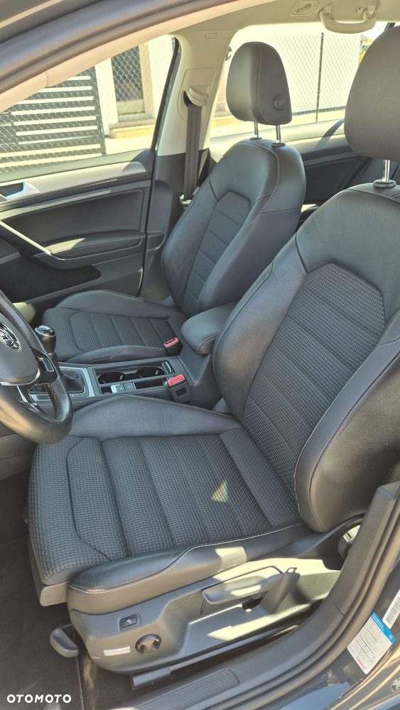 Volkswagen Golf - 37