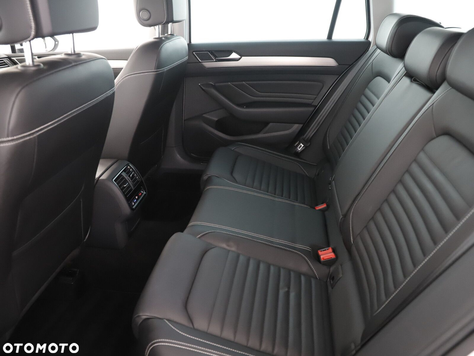 Volkswagen Passat - 11