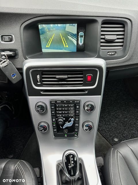 Volvo V60 D4 Geartronic Summum - 17