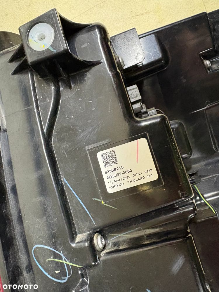 Lampa / reflektor Mitsubishi L200 Lift Nowy Model lewy tył (ORYGINALNE) - 5