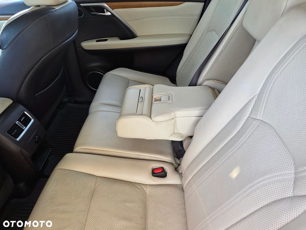 Lexus RX - 9