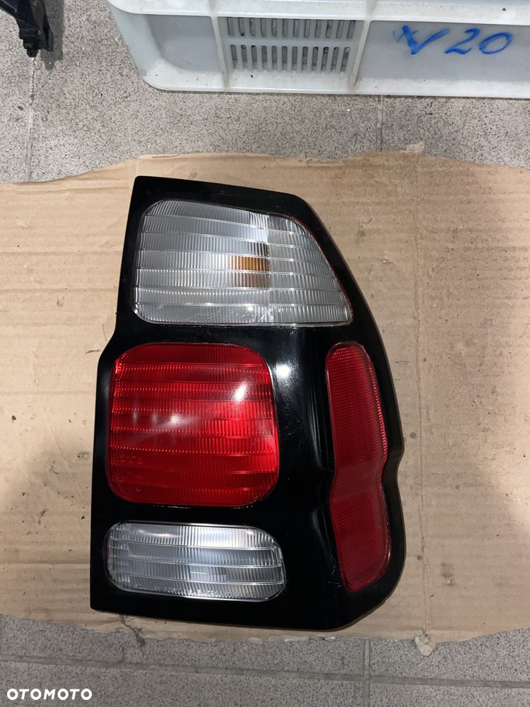 Lampa / reflektor Mitsubishi Pajero Sport prawy tył (ORYGINALNE) - 1