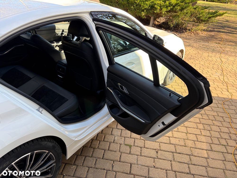 BMW Seria 3 318d M Sport - 27