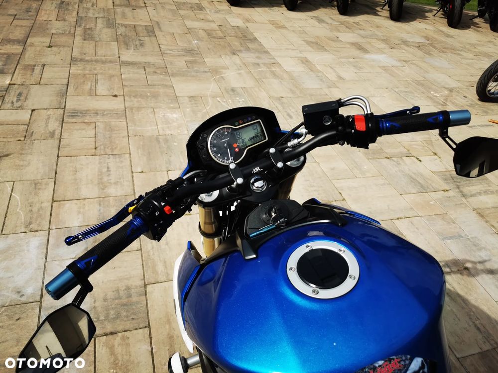 Suzuki GSR - 17