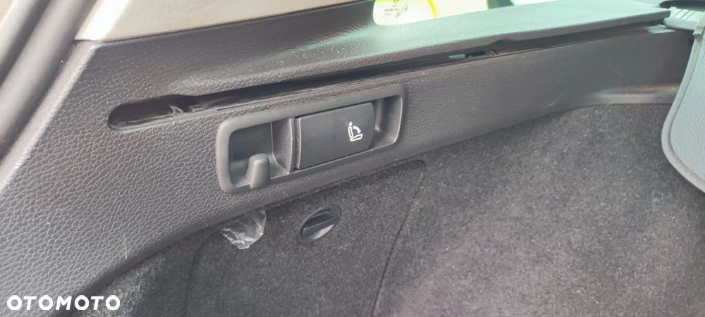 Volkswagen Passat Variant 2.0 TDI BlueMotion Technology Highline - 19