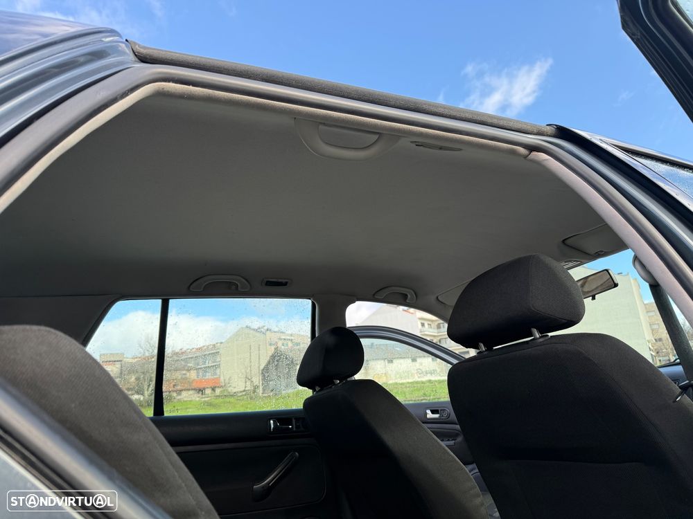 VW Golf 1.9 TDi 25 Anos - 17