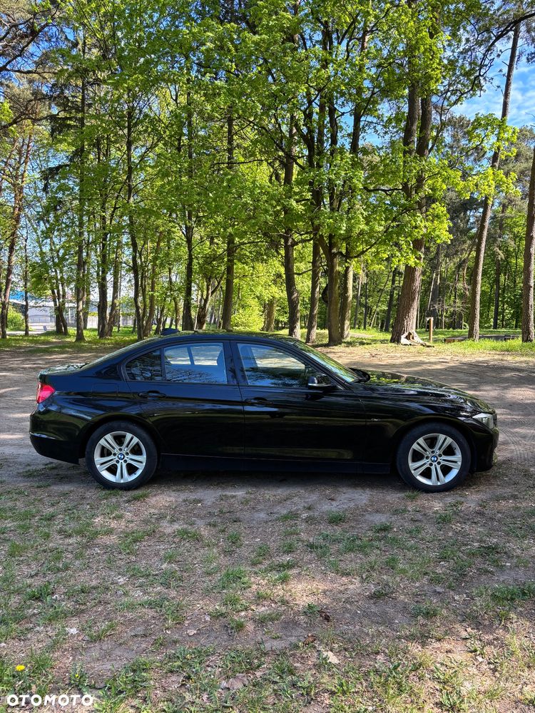 BMW Seria 3 320d Sport Line - 10