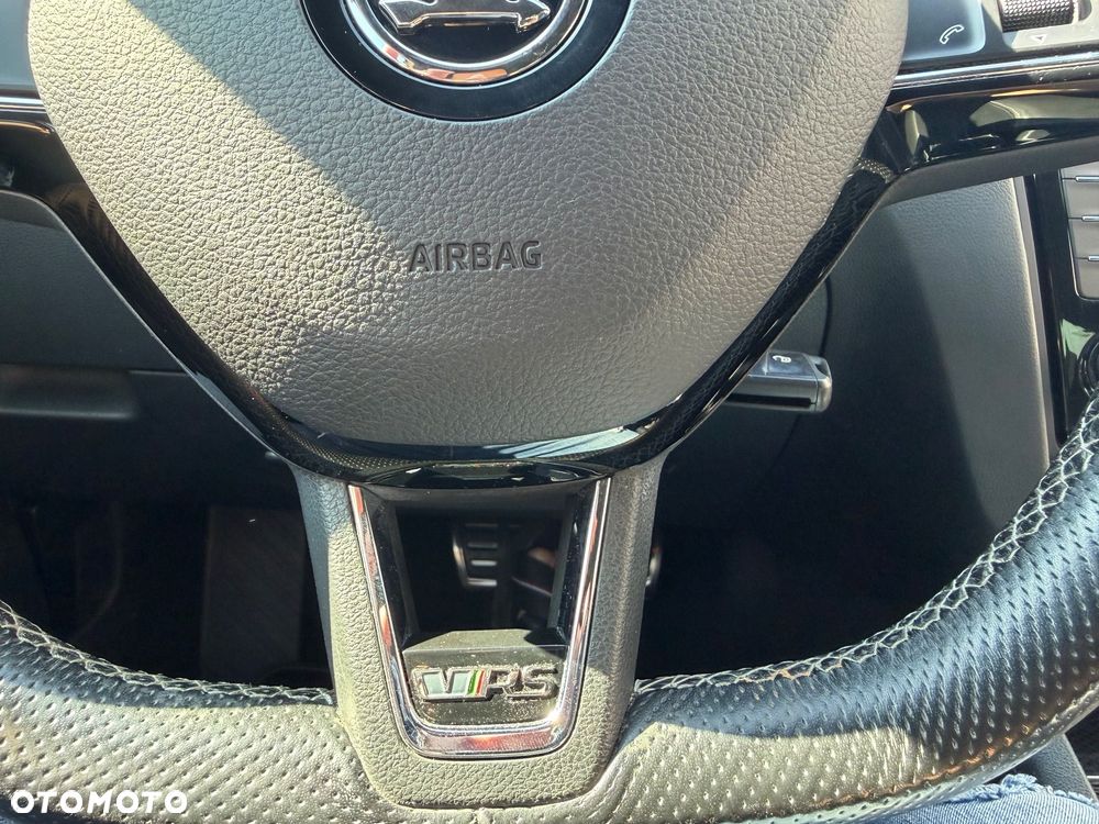 Skoda Octavia 2.0 TDI DSG RS - 25