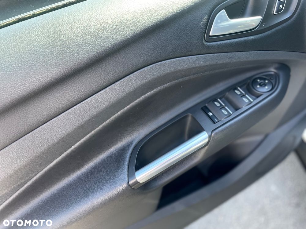 Ford Kuga 2.0 TDCi 2x4 Titanium - 28