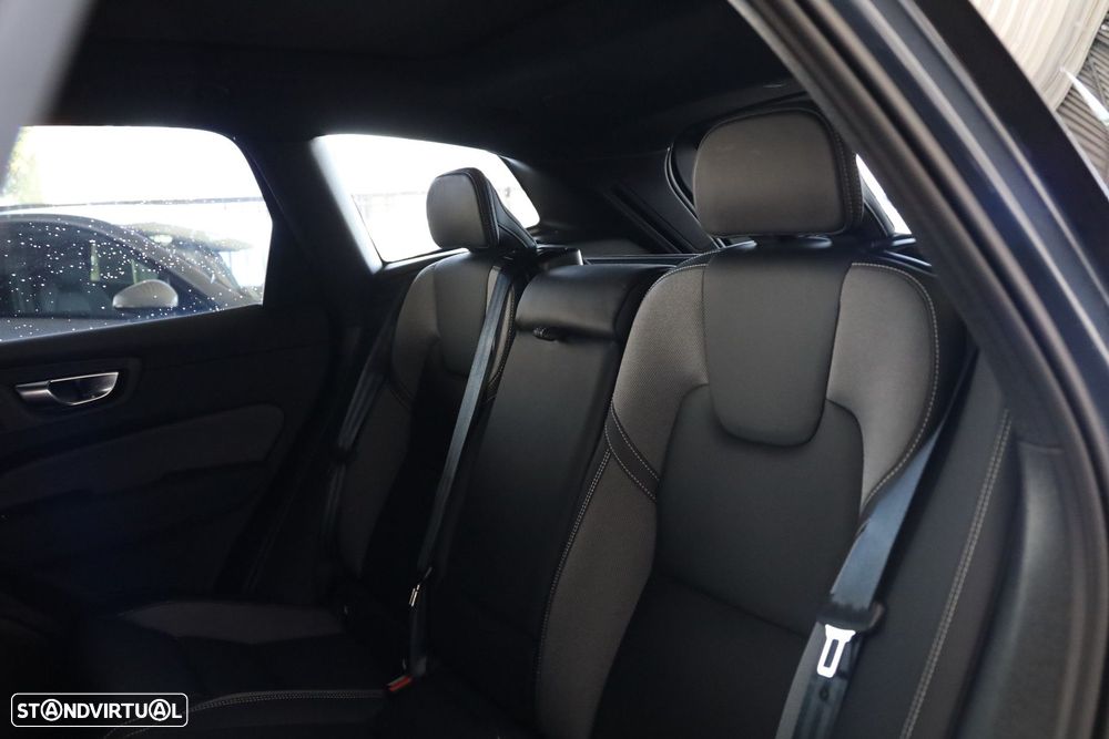 Volvo XC 60 T6 AWD Ultra Black Edition - 11