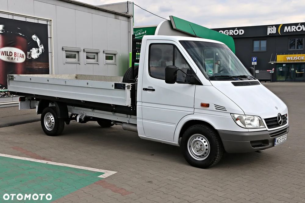 Mercedes-Benz Sprinter - 12
