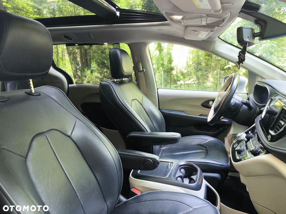 Chrysler Pacifica - 10