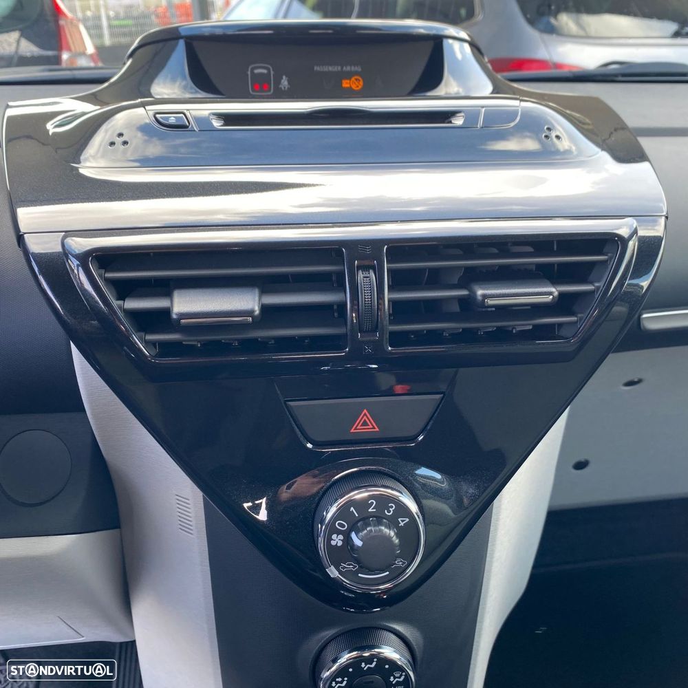 Toyota iQ 1.0 VVT-i 2 - 27