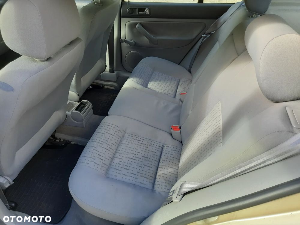 Volkswagen Golf - 10