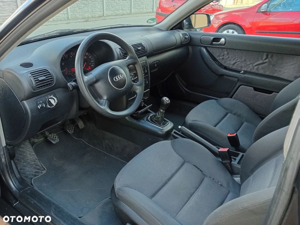 Audi A3 3-drzwiowe 1.6 Ambition - 16