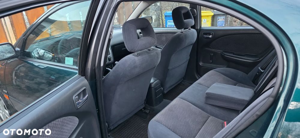 Toyota Avensis 1.6 VVT-i Terra Plus - 10