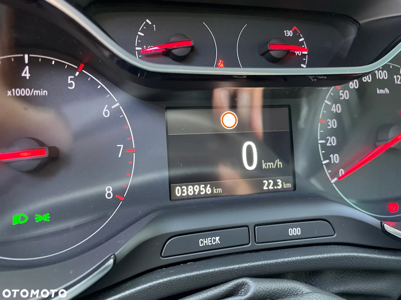 Opel Crossland X - 11