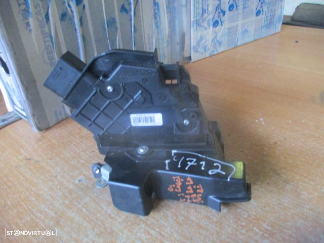 Fecho 3M5AR21813ET FORD FOCUS 2 2009 1.6TDCI 90CV 5P BRANCO FE 6 PINOS  FORD FOCUS 2 FASE 2  2008 1.6TDCI 110CV 5P VERMELHO  FE 6 PINOS - 5
