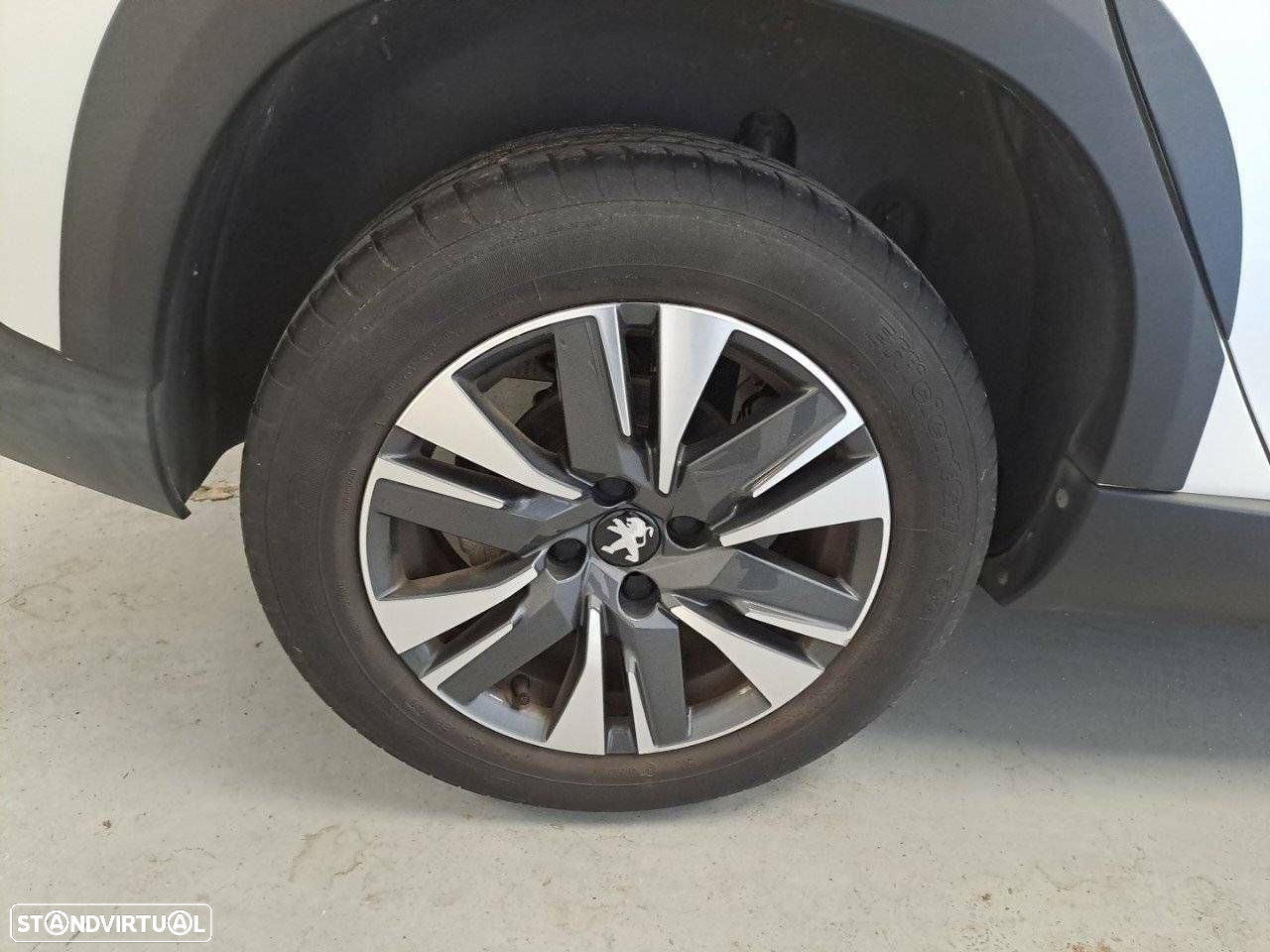 Peugeot 2008 1.2 PureTech Allure - 11