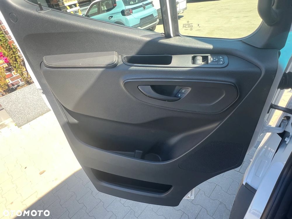 Mercedes-Benz Sprinter - 25