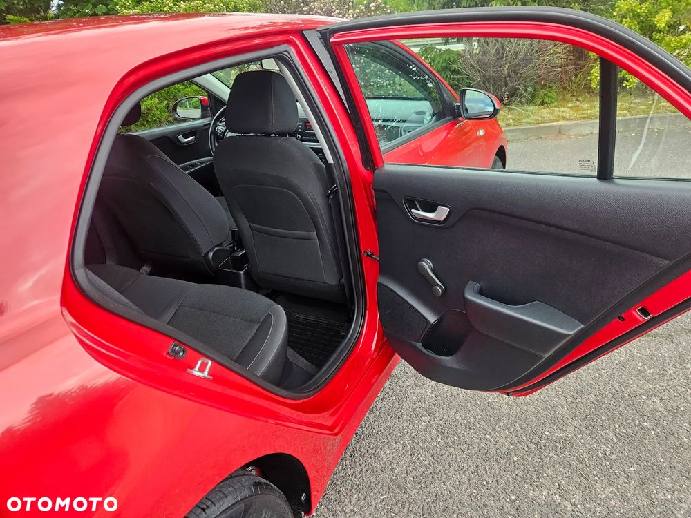Kia Rio 1.2 Dream Team Edition - 32