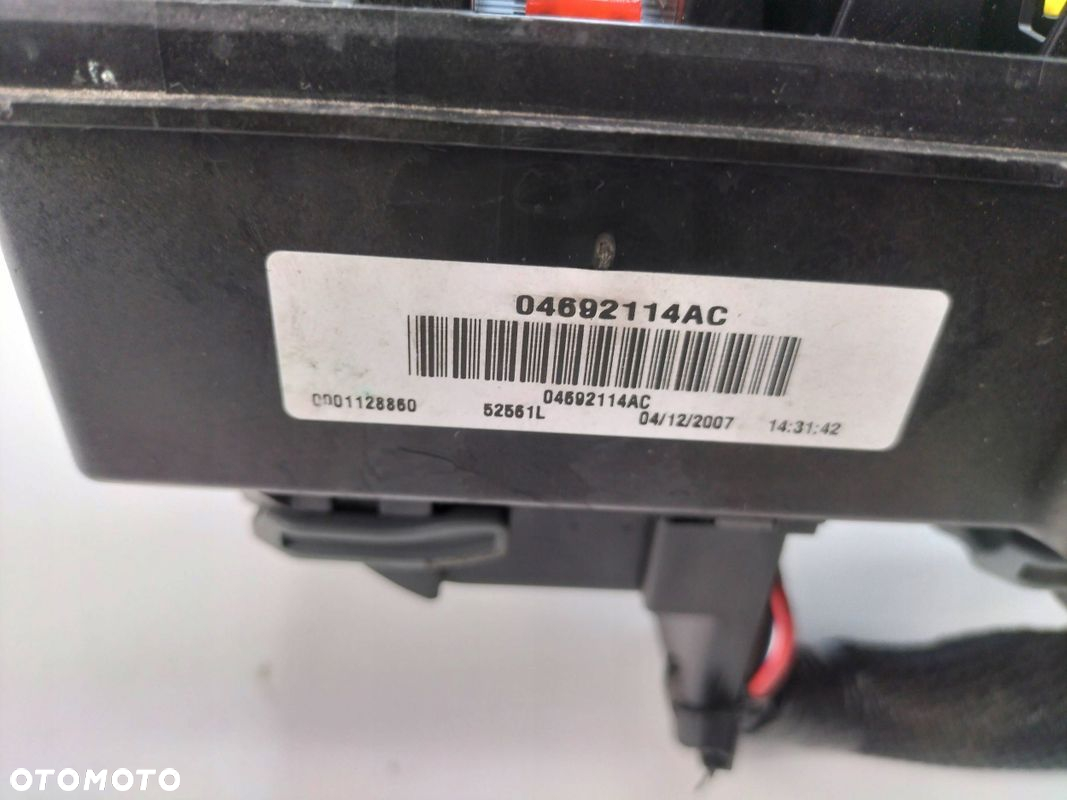 SKRZYNKA BEZPIECZNIKÓW JEEP GRAND CHEROKEE 3 III 04692114AC - 6
