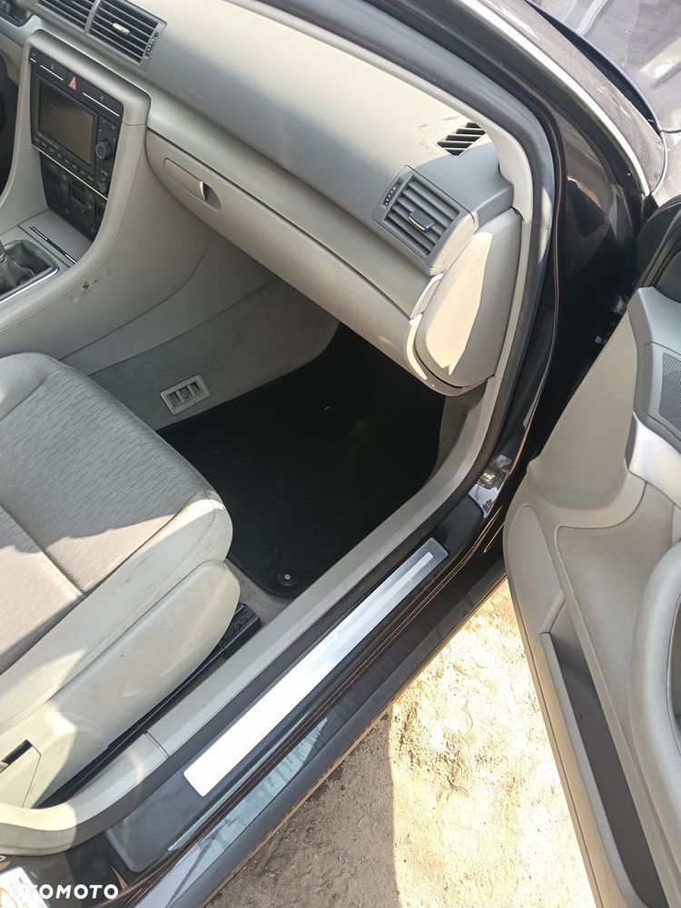 Audi A4 Limousine - 10