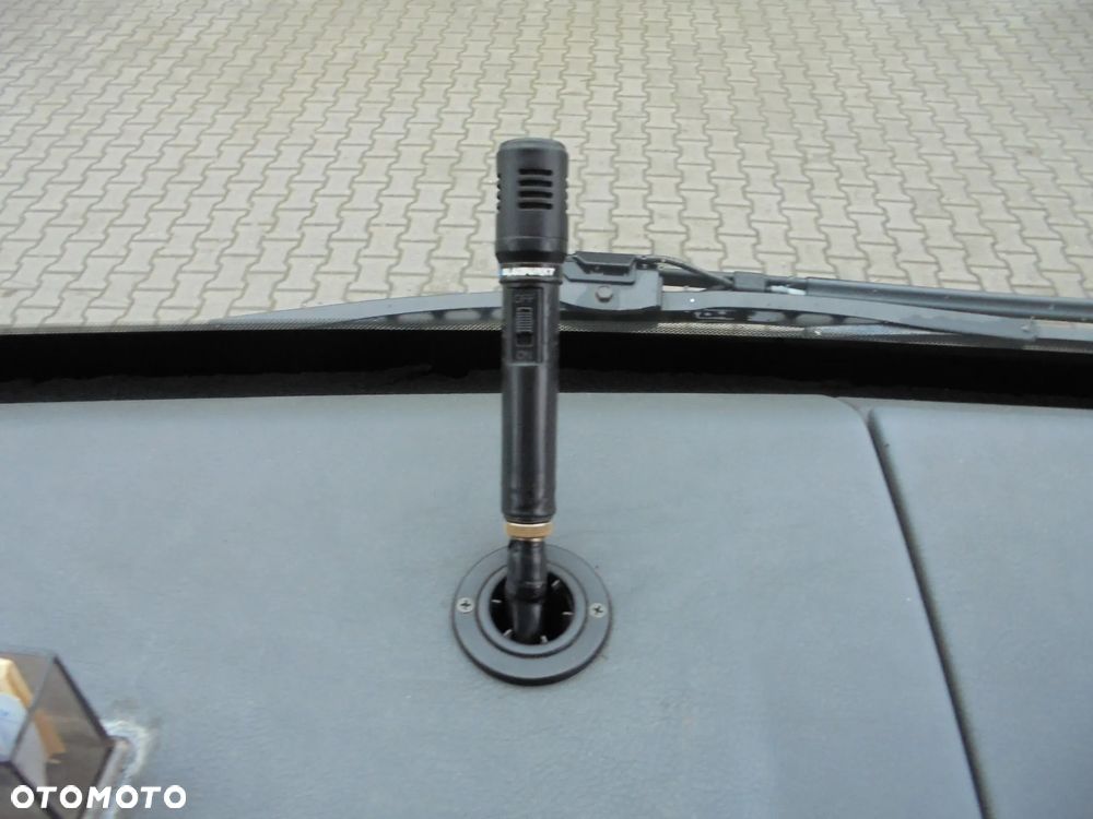 MAN R07 Lions Coach - 35