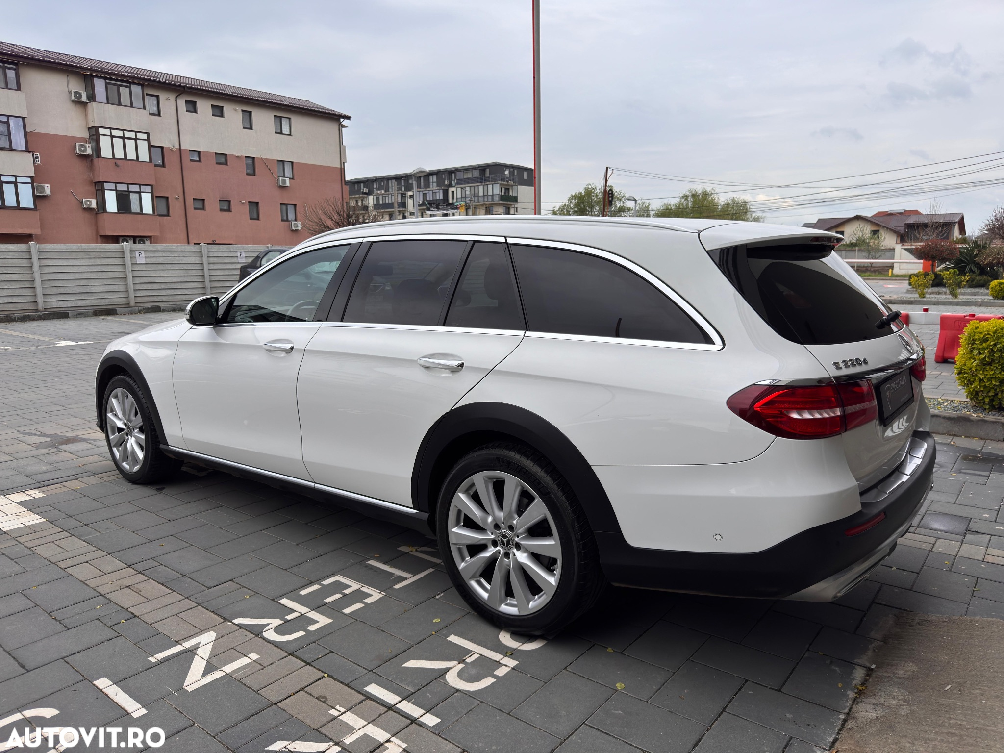 Mercedes-Benz E 220 d All-Terrain 4MATIC Aut. - 17