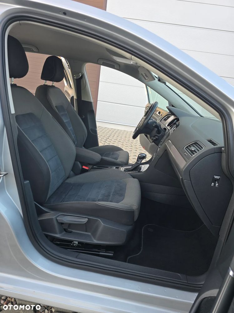 Volkswagen Golf - 22