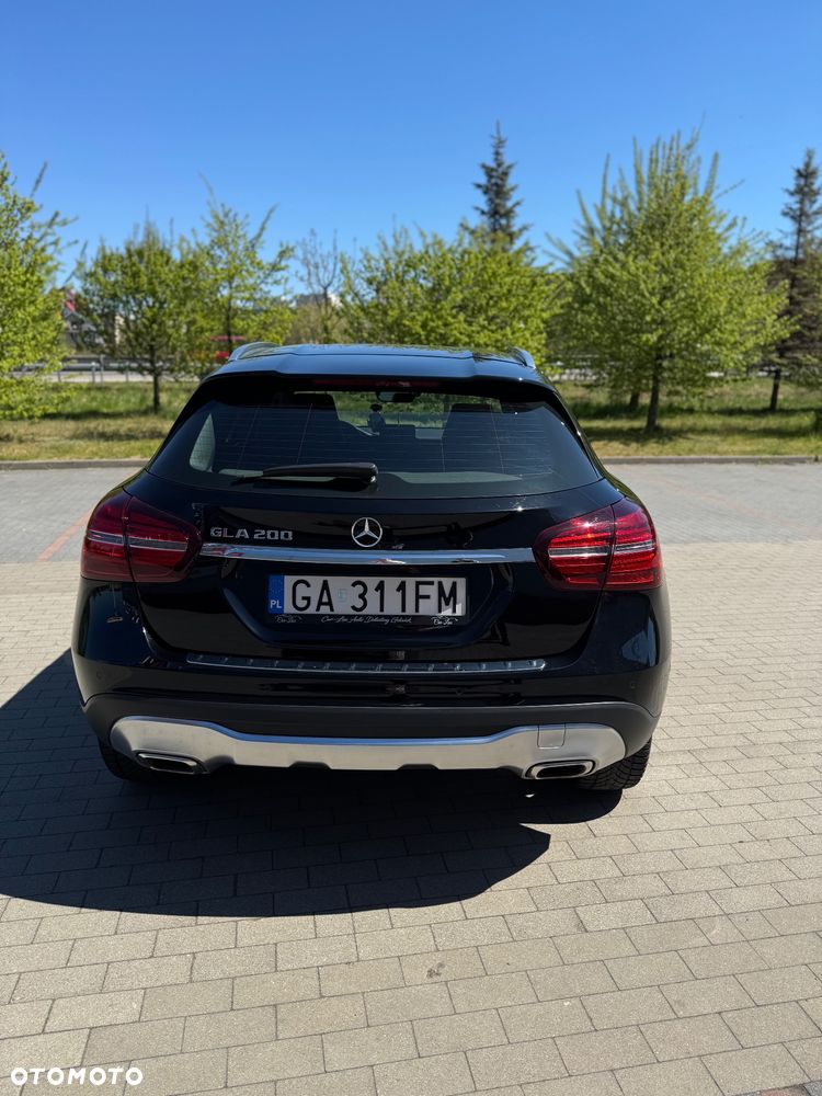 Mercedes-Benz GLA 200 7G-DCT - 5