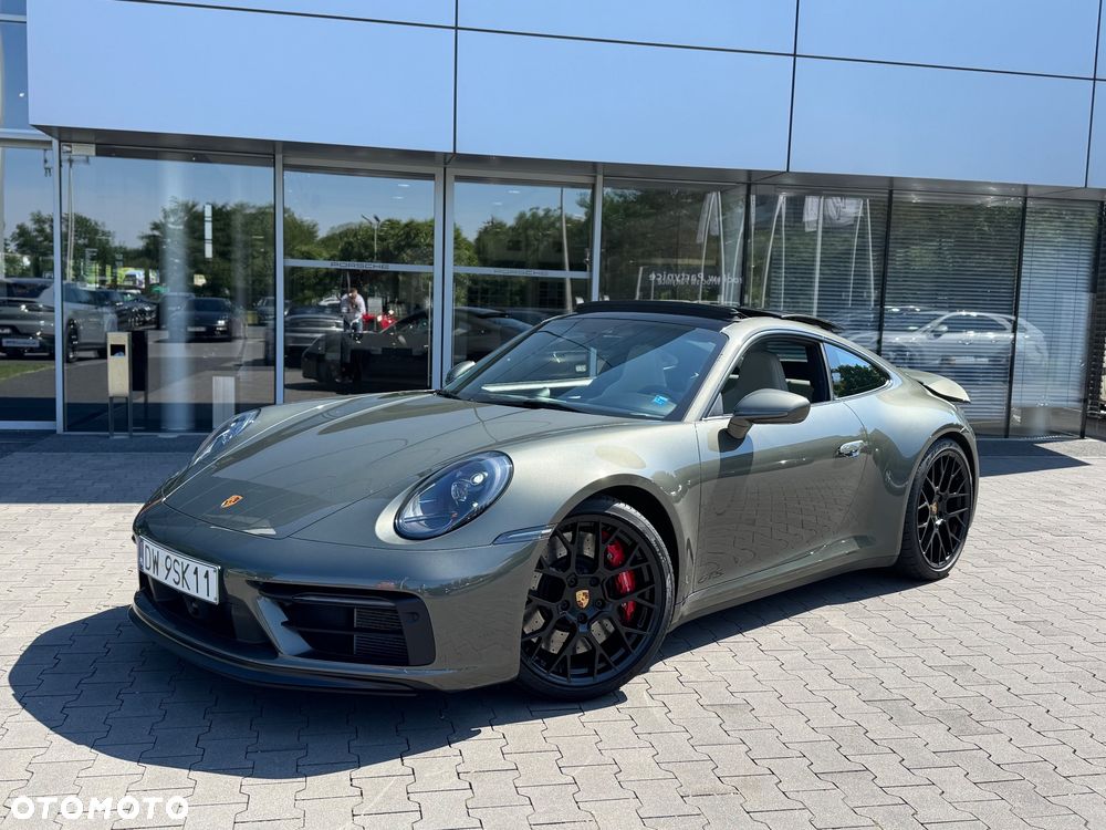 Porsche 911 Carrera 4 GTS - 15