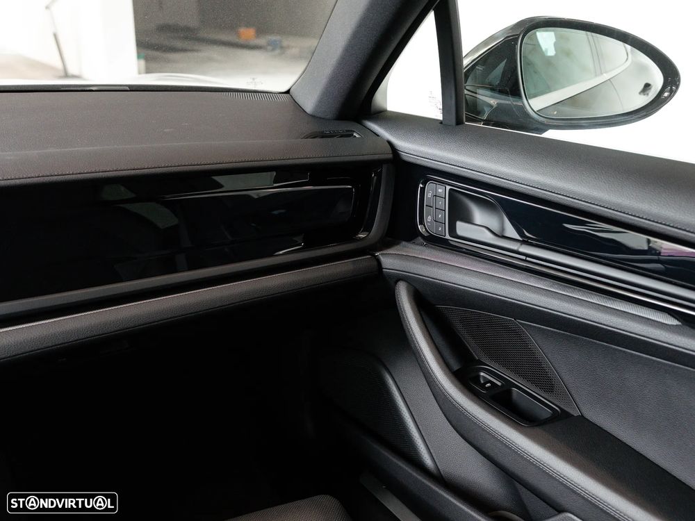 Porsche Panamera 4 E-Hybrid - 31