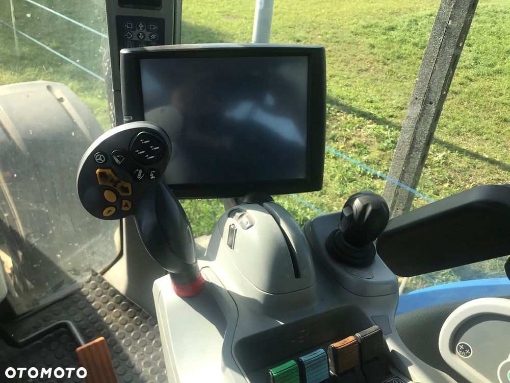 New Holland T8 - 7