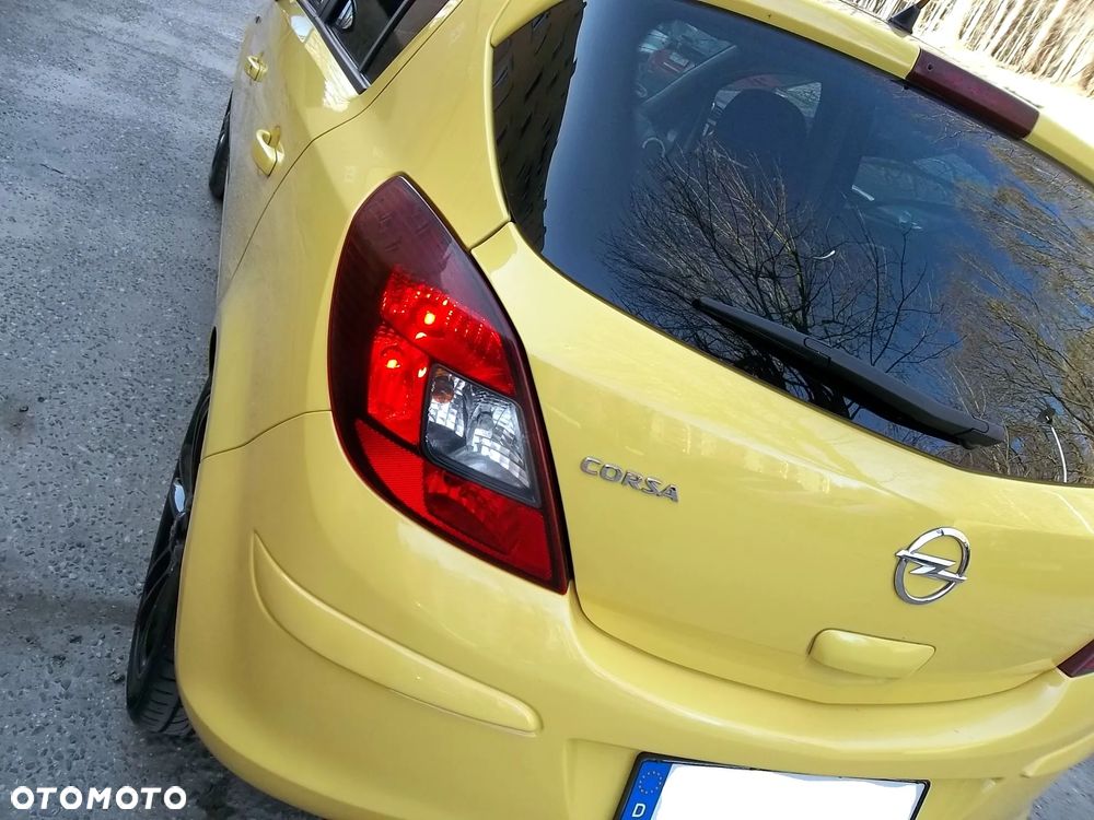 Opel Corsa 1.2 16V Cosmo - 23