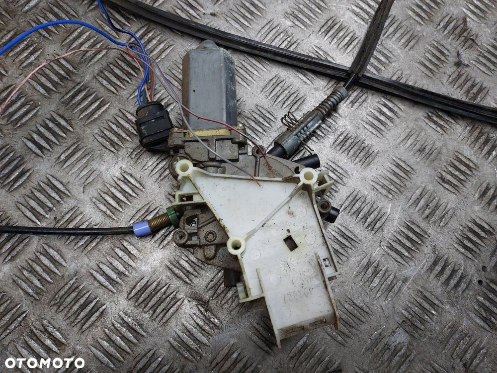 MECHANIZM PODNOŚNIK SZYBY ELEKTRYCZNY KLAPY BAGAŻNIKA FREELANDER I - 2