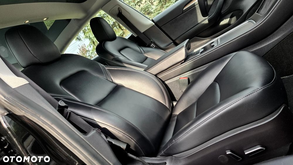 Tesla Model 3 - 12
