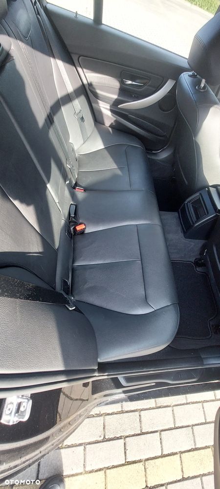 BMW Seria 3 318d EU6 - 12