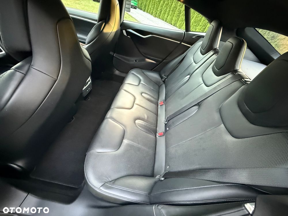 Tesla Model S - 22