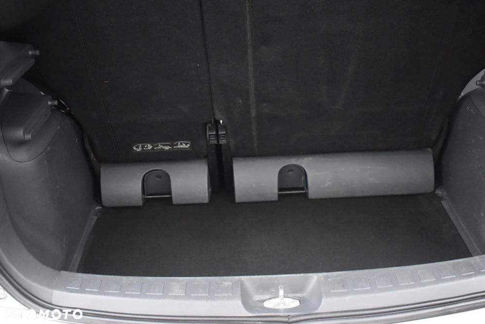 Mitsubishi Colt - 15
