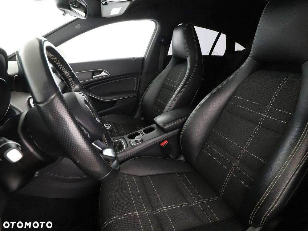 Mercedes-Benz CLA 180 Urban - 14