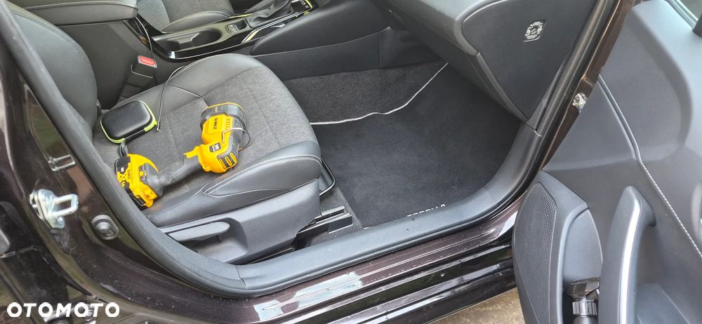 Toyota Corolla 1.8 Hybrid Style - 19