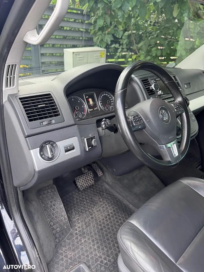 Volkswagen Multivan - 2