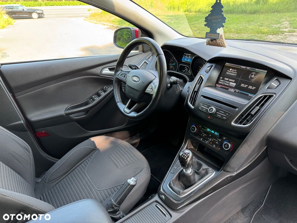 Ford Focus 1.0 EcoBoost Titanium - 24