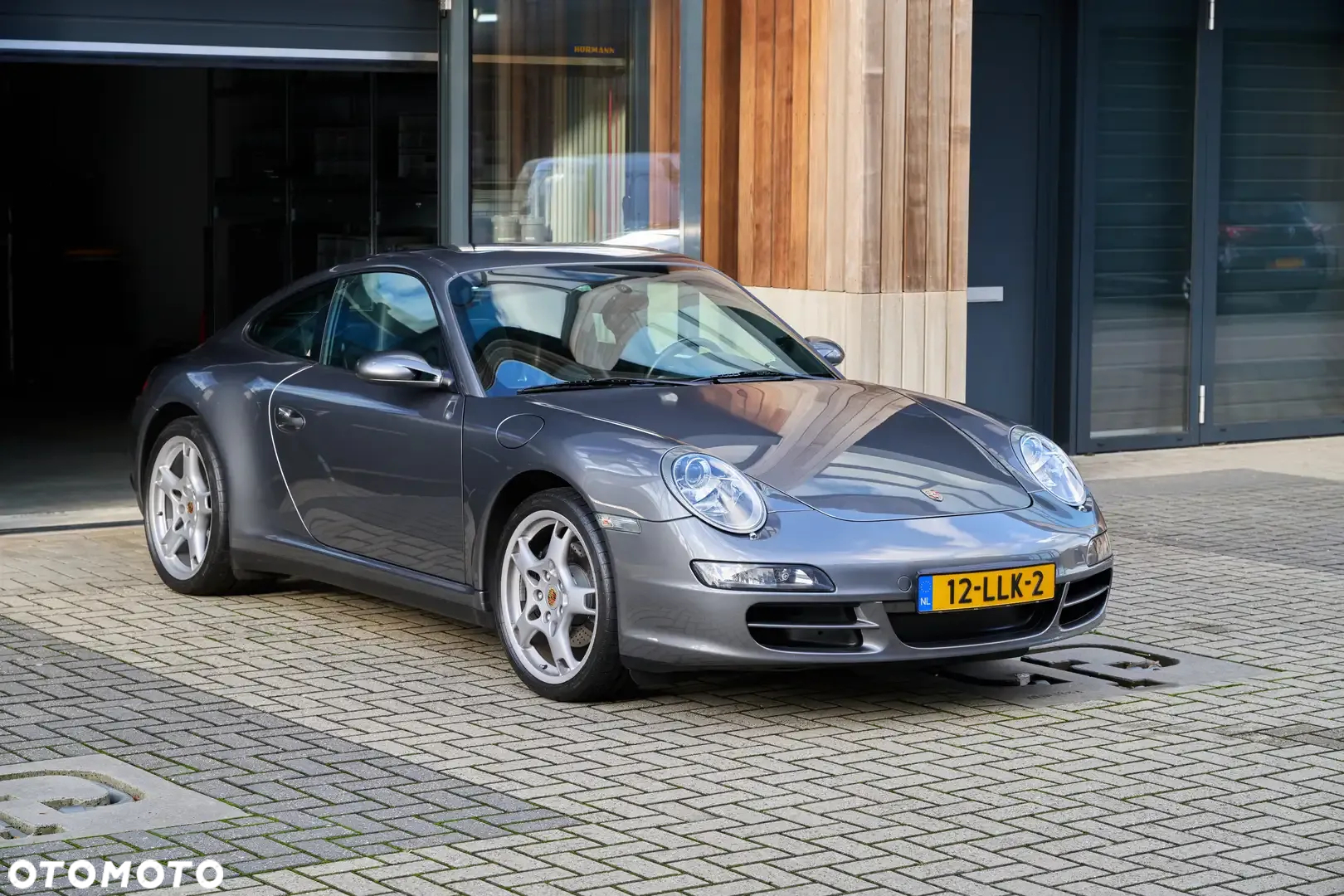 Porsche 911 Carrera 4 - 24