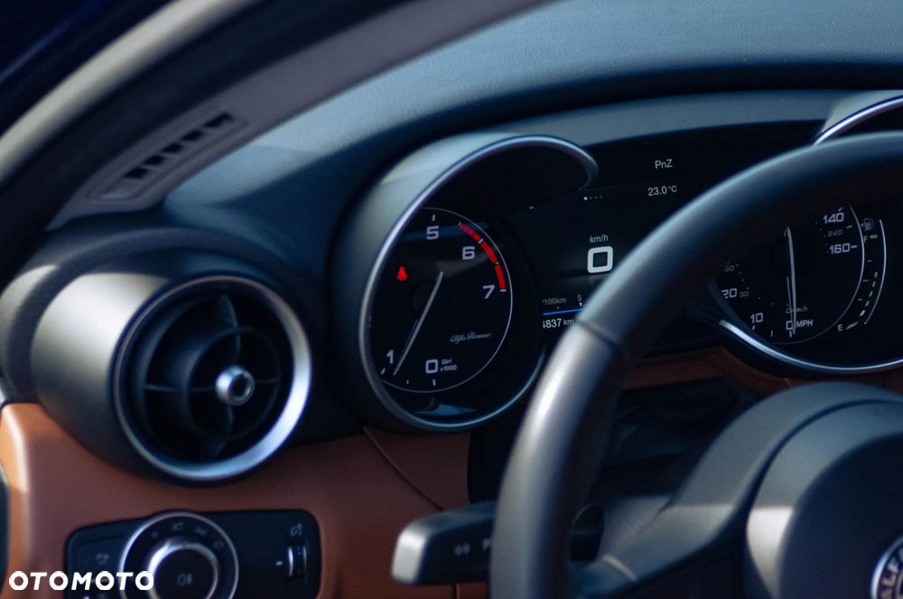 Alfa Romeo Giulia 2.0 Turbo 16V AT8-Q4 Ti - 13